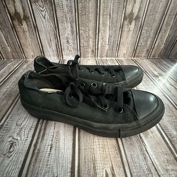 Converse All Star Black Tennis Shoes Men's Size 4/Women's Size 6 - Picture 1 of 7